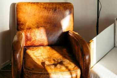 Trouver un spécialiste pour la rénovation d’un fauteuil club en cuir près d’Aix en Provence ?